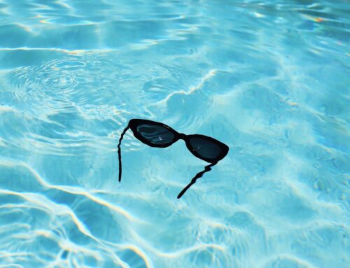 ¿Te bañas en la piscina con las gafas puestas?